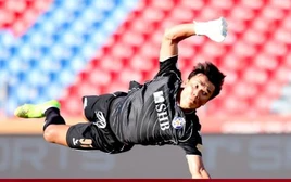 Đội bóng của thủ môn Bùi Tiến Dũng trụ hạng trong trường hợp nào?