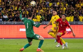 Tuyển Malaysia triệu tập loạt hảo thủ, tuyển Việt Nam thêm lần sắm vai “nạn nhân”?